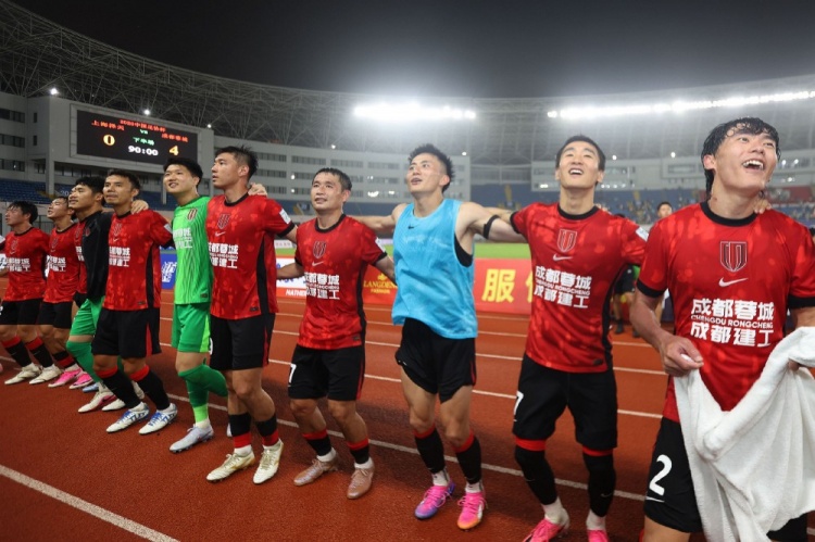 成都蓉城客场4-0上海泽天 全华班调整战术奏效