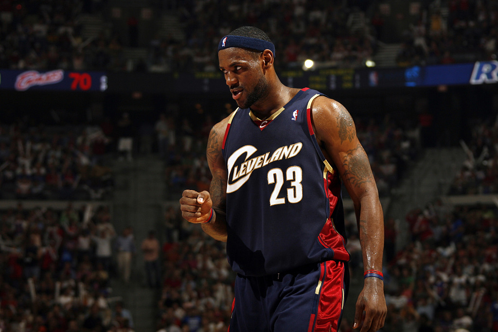 詹姆斯告知湖人将离队 美记：若回骑士即争冠劲旅