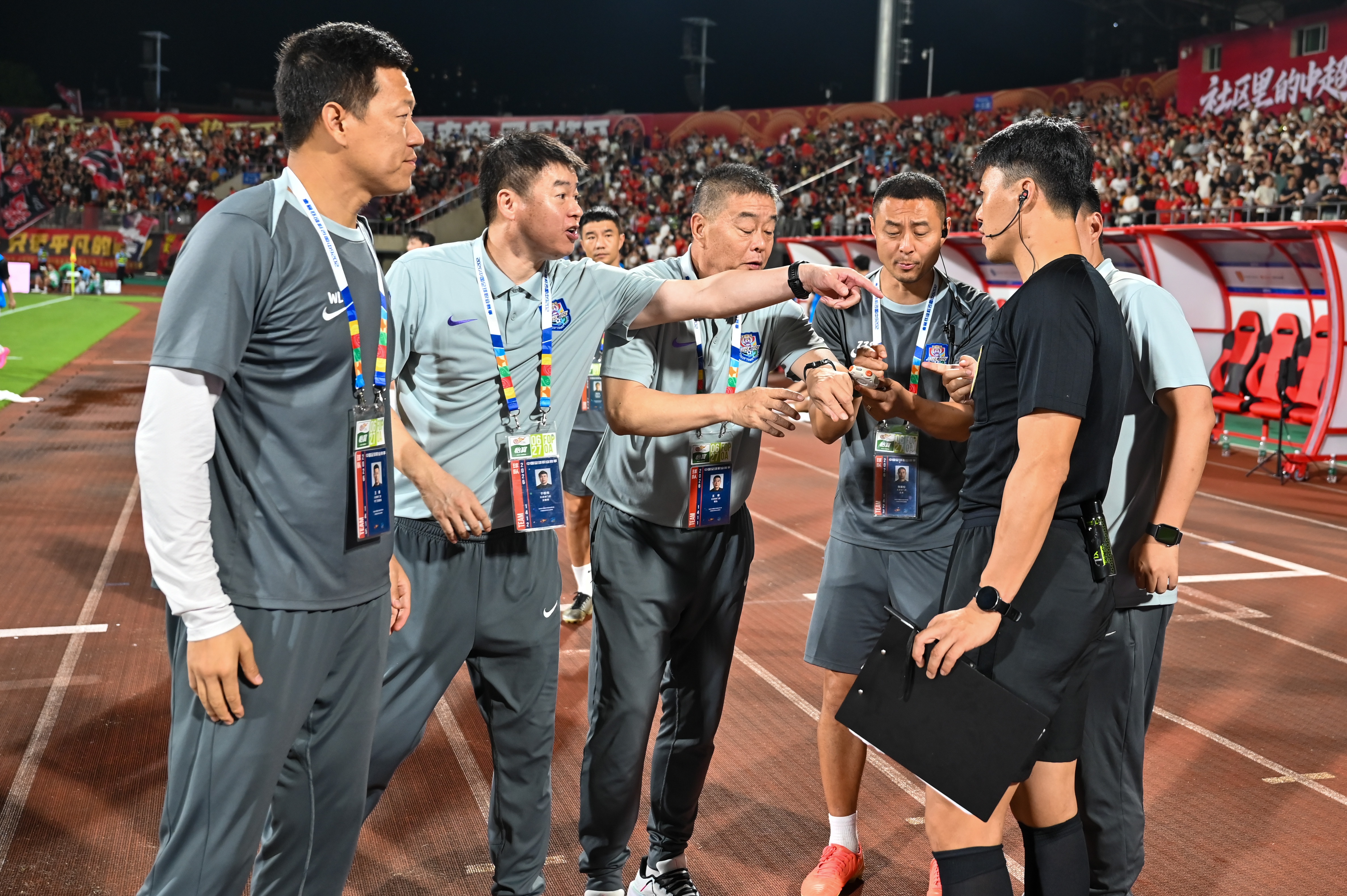 于根伟辱骂裁判停赛5场罚款5万 津门虎补时绝杀被吹引争议