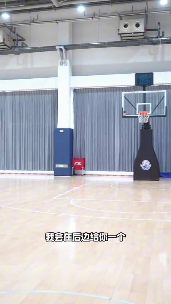 青岛男篮公开课聚焦阻力上篮训练 杨瀚森对抗中完成10次终结