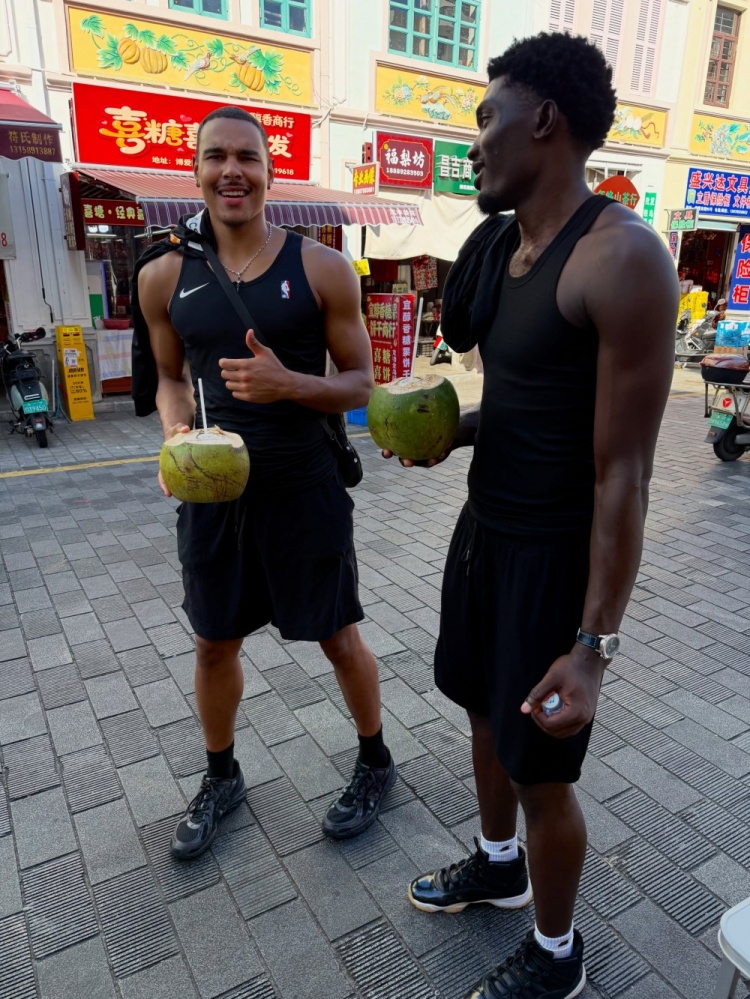 通杰晒照备战中国男篮:对位崔永熙,今晚海口打响 通杰晒照备战中国男篮:对位崔永熙,今晚海口打响