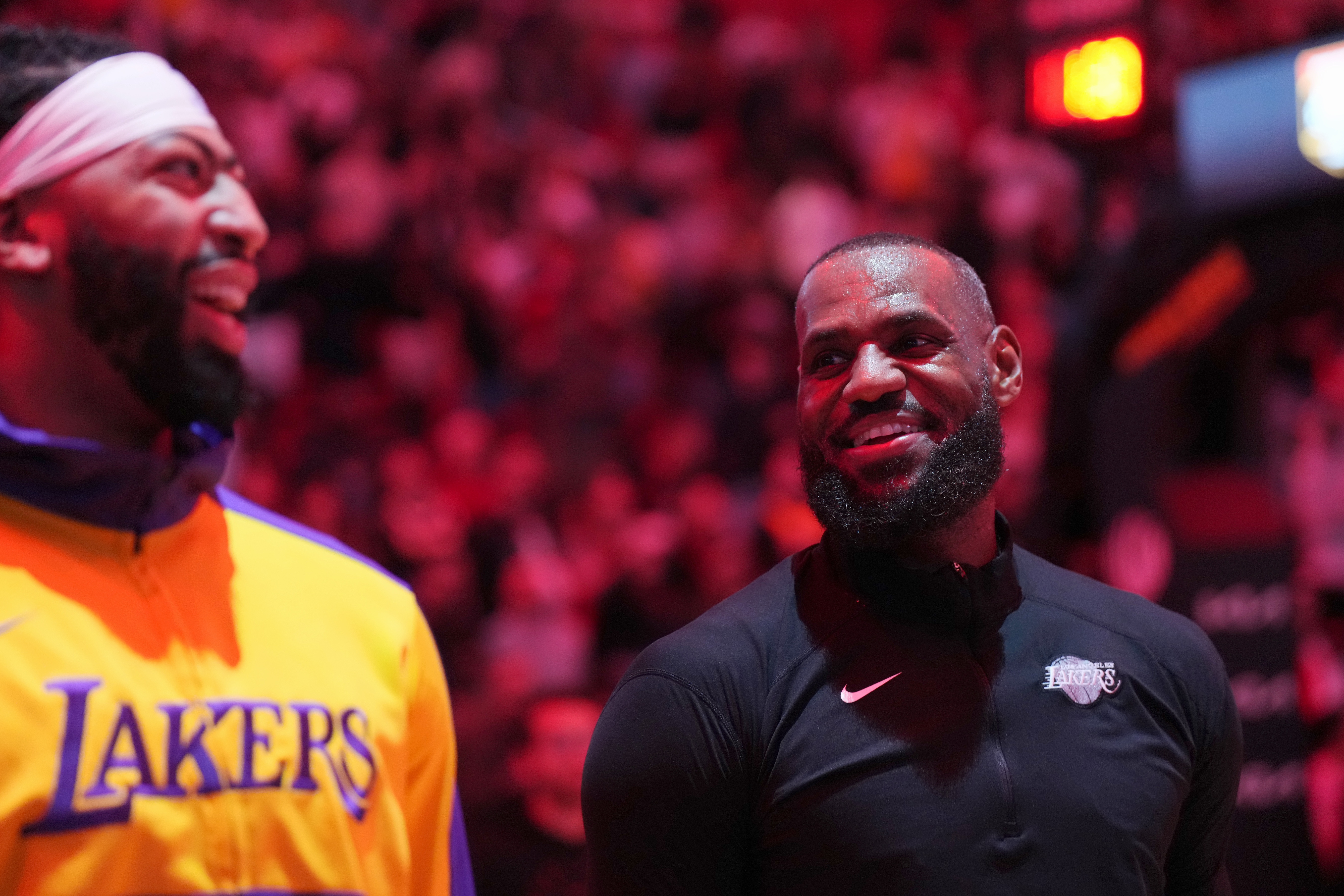 ESPN名记曝勇士招募詹姆斯内幕:前提是先得到戴维斯 ESPN名记曝勇士招募詹姆斯内幕:前提是先得到戴维斯