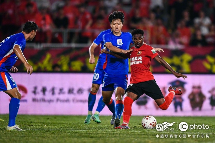 辽宁铁人主场3-1力克申花 热菲尼奥双响定胜局