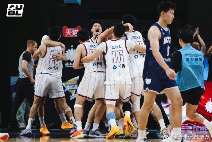 上交72-69险胜政大 连续击败清华北大夺AUBL冠军 上交72-69险胜政大 连续击败清华北大夺AUBL冠军