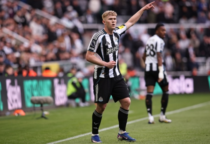曼联放弃斯凯利转攻霍尔 纽卡紧急灭火留人 曼联放弃斯凯利转攻霍尔 纽卡紧急灭火留人