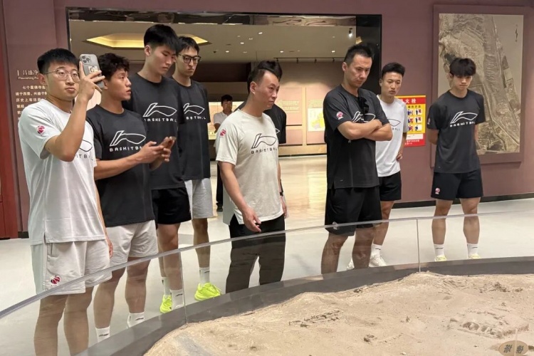广汇能源男篮焉耆行：从球迷对抗赛到七个星佛寺遗址