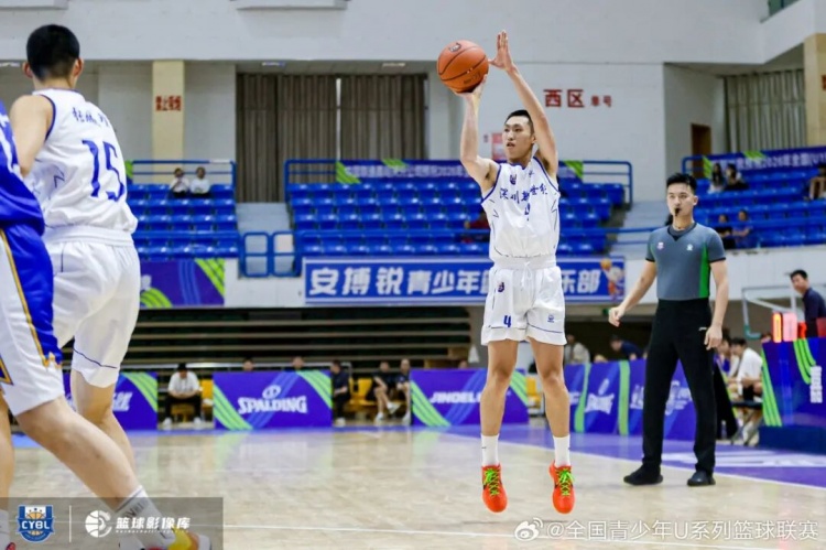 深圳新世纪U19预赛5胜2负晋级决赛圈 吴铠博包揽得分王和抢断王