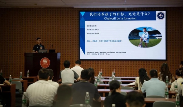 72家社会青训机构签约获资助 中国足球发展基金会破解“12岁退役” 72家社会青训机构签约获资助 中国足球发展基金会破解“12岁退役”