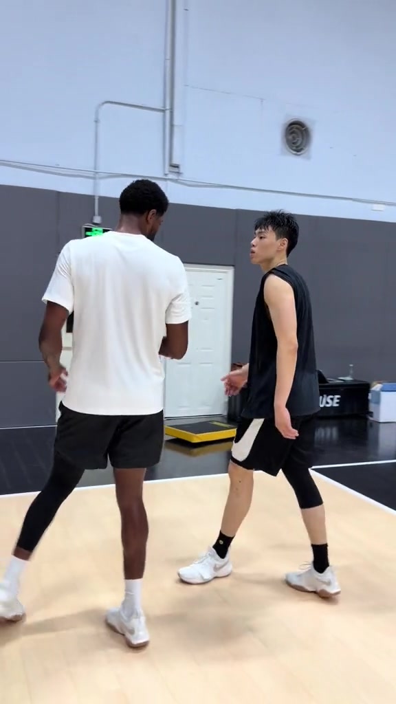 乔治中国行单独特训北控江林俊 防守站位成教学重点 乔治中国行单独特训北控江林俊 防守站位成教学重点