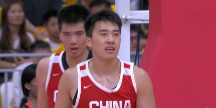 男篮热身赛评分:赵继伟3分垫底,焦泊乔赵嘉义7.5分领跑 男篮热身赛评分:赵继伟3分垫底,焦泊乔赵嘉义7.5分领跑