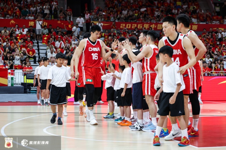 前场篮板5-16 中国男篮热身赛77-84不敌新西兰 前场篮板5-16 中国男篮热身赛77-84不敌新西兰