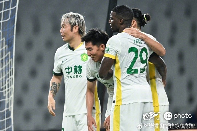 侯森多次扑救曹永竞张稀哲破门 国安客场3-0击败申花 侯森多次扑救曹永竞张稀哲破门 国安客场3-0击败申花