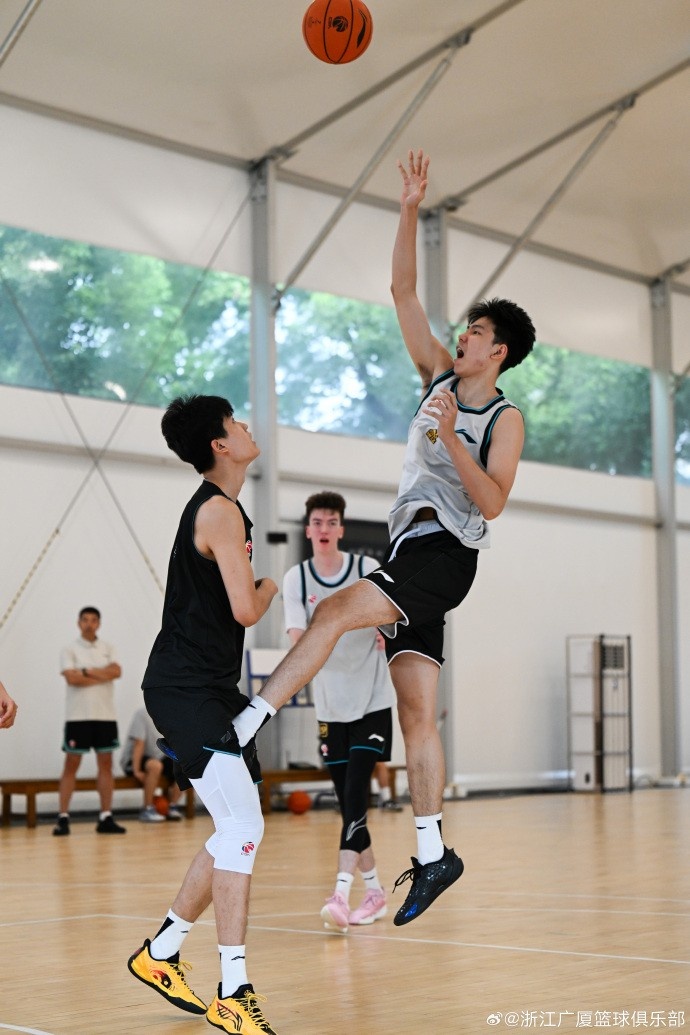 广厦夏训再上调三将 一队年轻球员增至五人 广厦夏训再上调三将 一队年轻球员增至五人