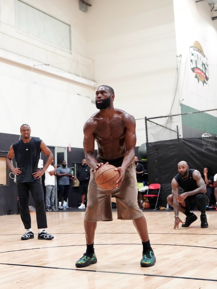 LBJ、马克西、布朗合练照流出