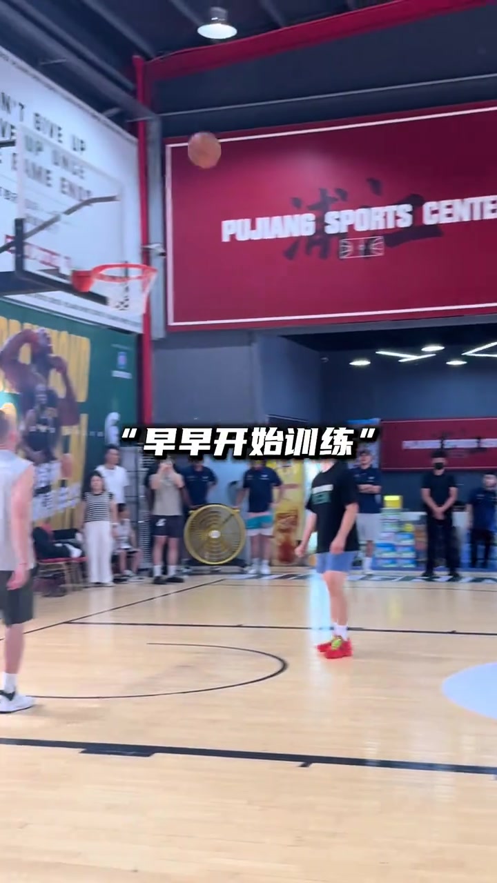 追梦汕头备战百分大战 热身连秀后撤步与撅腚三分 追梦汕头备战百分大战 热身连秀后撤步与撅腚三分