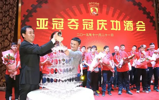 许家印一审获无期 广州恒大150亿借款压垮球队 许家印一审获无期 广州恒大150亿借款压垮球队