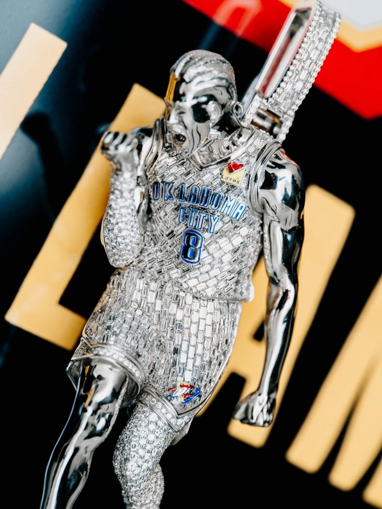 杰伦威定制白金镶钻项链 纪念西部半决赛G5关键三分 杰伦威定制白金镶钻项链 纪念西部半决赛G5关键三分