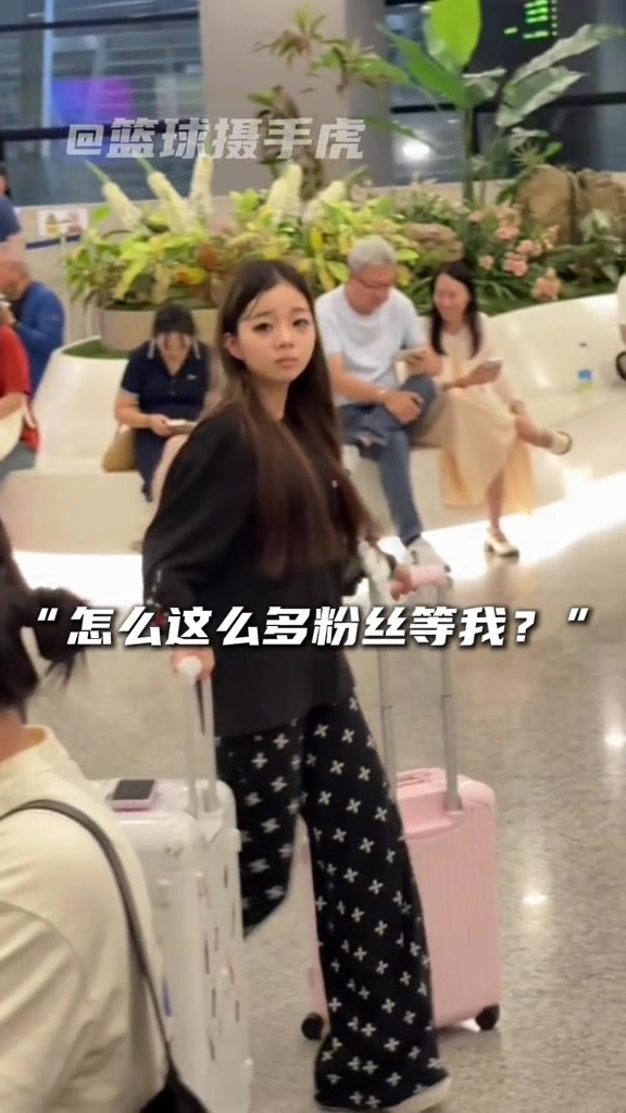 这人比我还火?网红树懒女孩isa被杰伦·威的球迷粉丝惊讶到了 这人比我还火?网红树懒女孩isa被杰伦·威的球迷粉丝惊讶到了