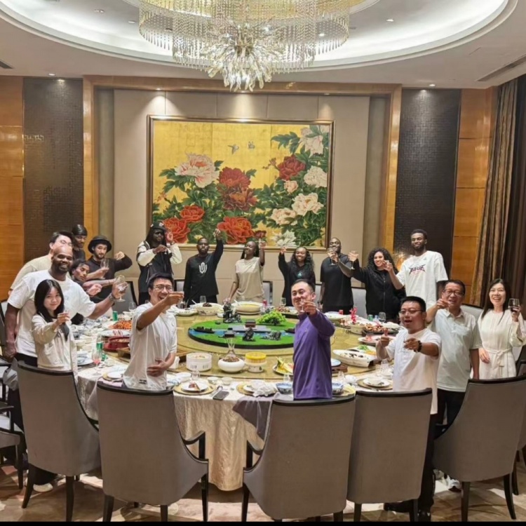 笑容依旧温暖纯真！维金斯社媒晒照回顾此次中国行之旅