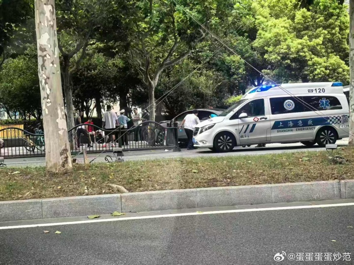 左小腿受伤！博主：海港后卫吾米提江遭遇车祸，今晚中超无法上场