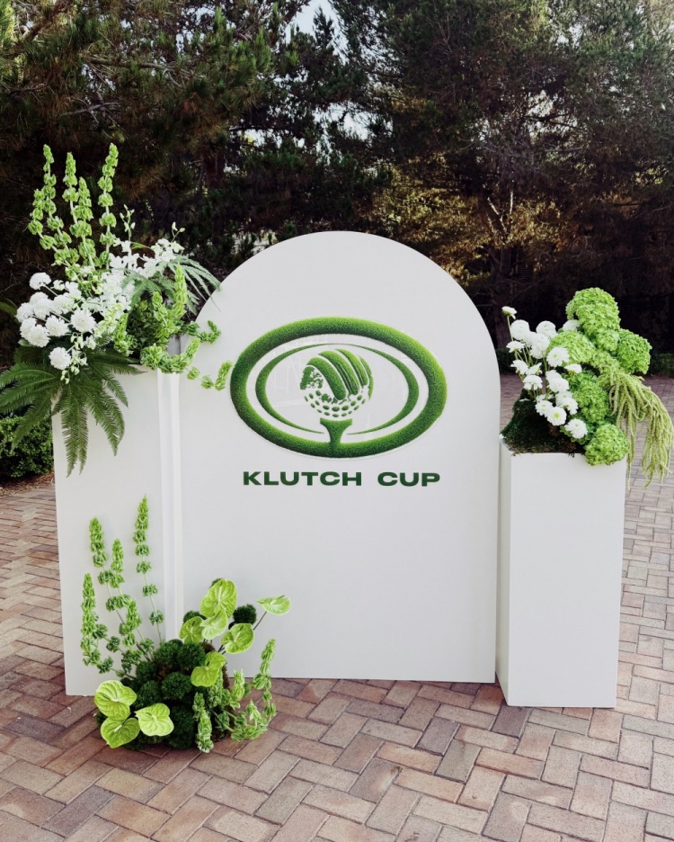 公司团建！Klutch举行高尔夫杯赛 詹姆斯浓眉追梦拉文等人大合影