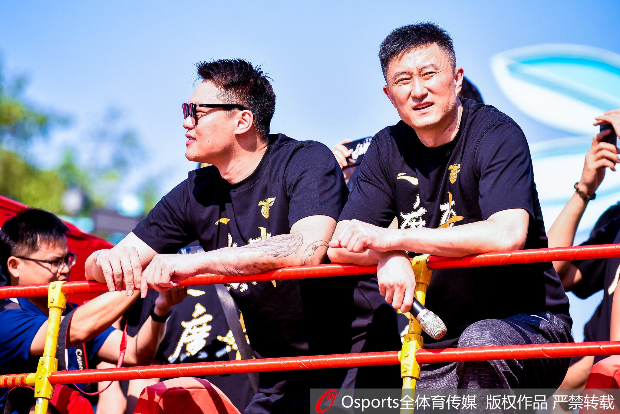 杜锋总教练&朱芳雨荣誉顾问!媒体人:风雨过后 “锋雨”还在 杜锋总教练&朱芳雨荣誉顾问!媒体人:风雨过后 “锋雨”还在