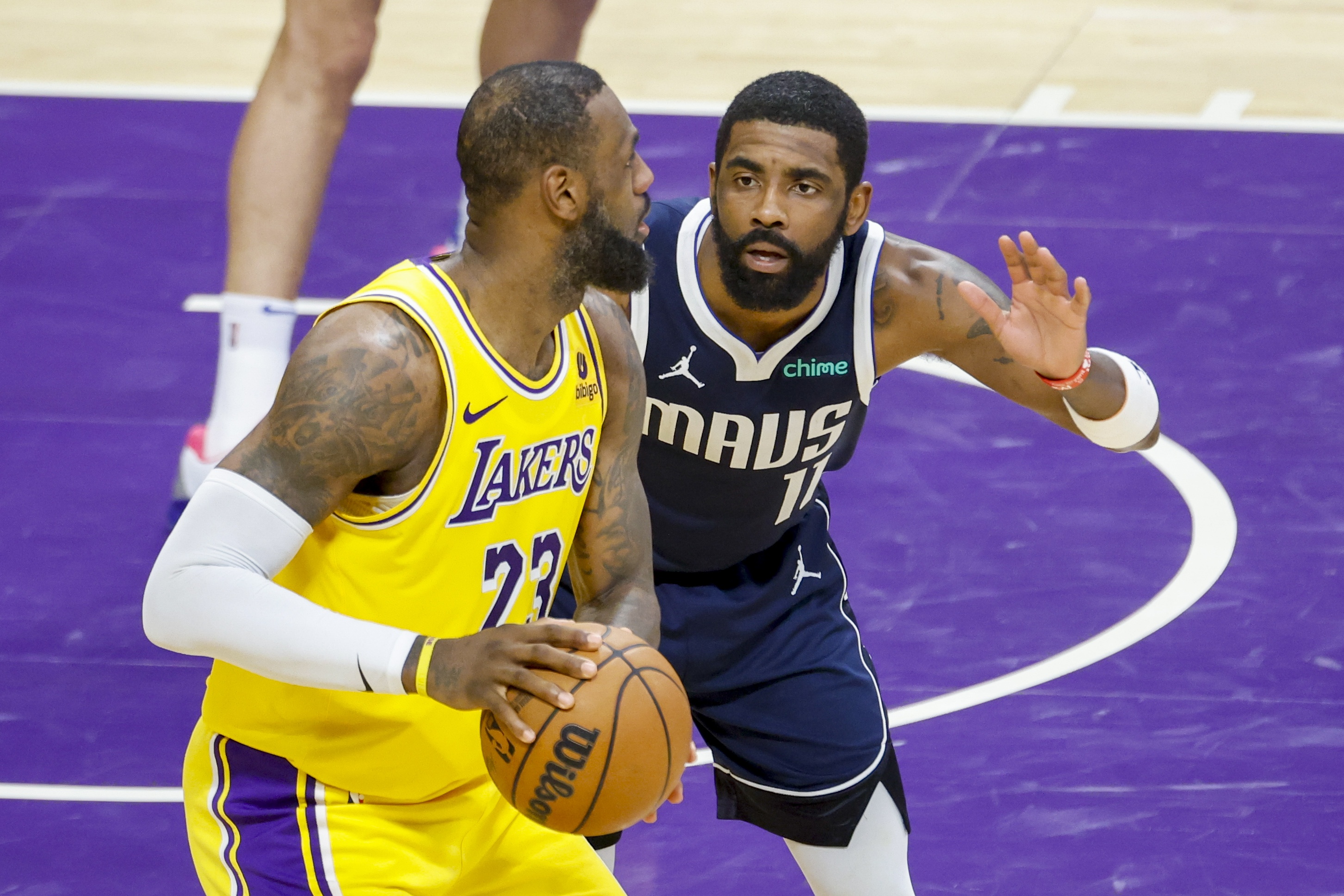 弗莱：詹姆斯欧文之间没有矛盾 顶级球星的竞争让骑士变得更好