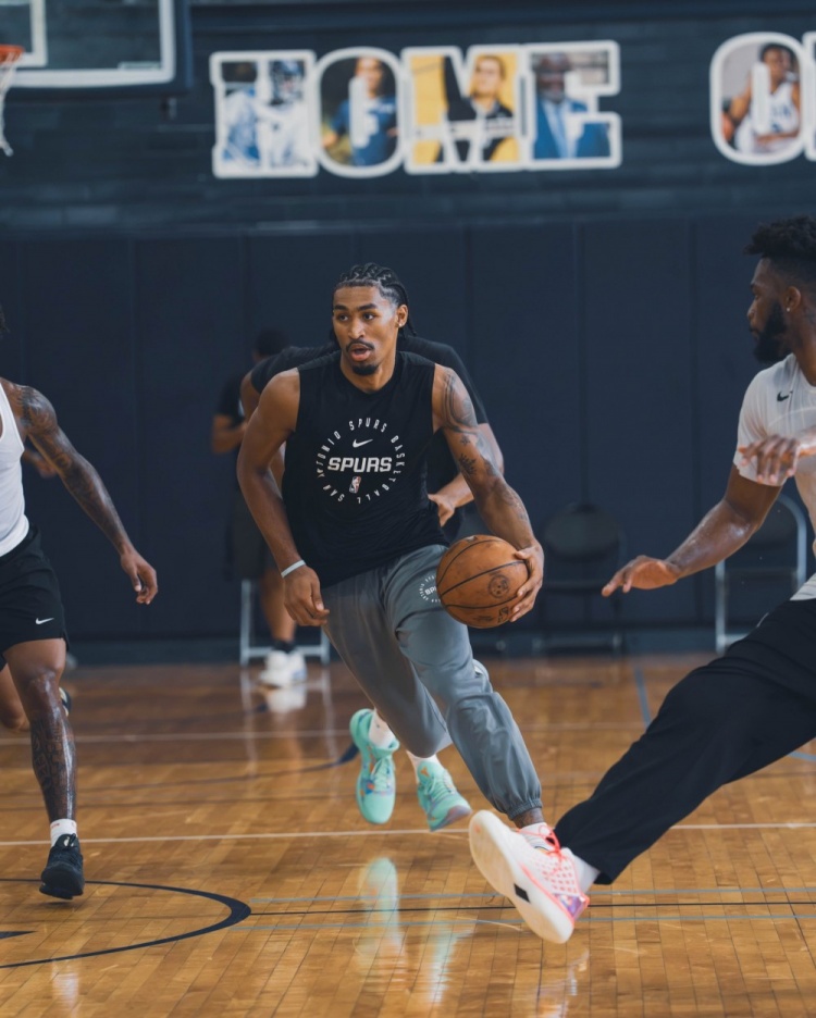 新赛季准备起飞！马刺官方晒迪伦·哈珀训练照和视频集锦