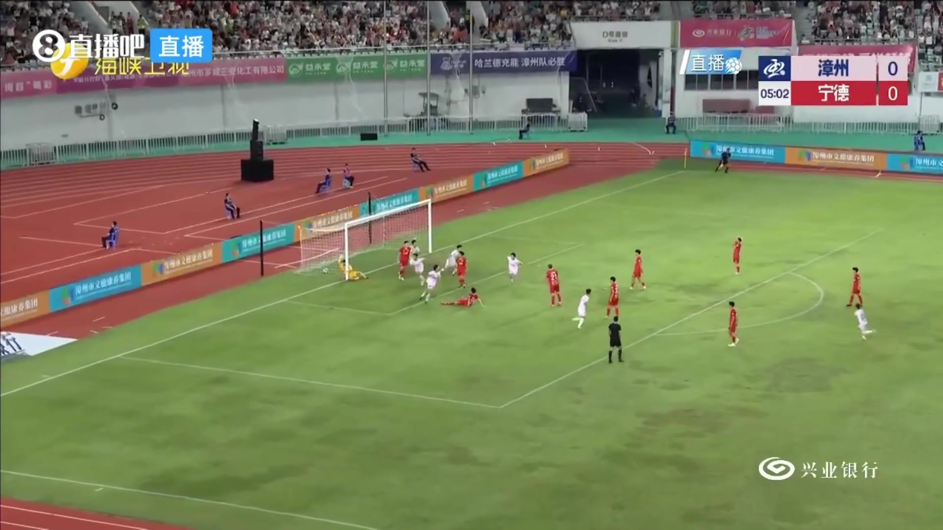 漳州队任意球破门！漳州队1-0领先宁德队