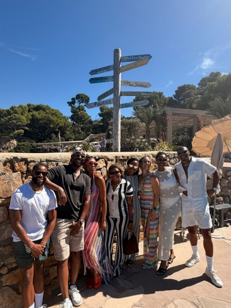 保罗晒与威少等人度假照：打球&出海 有很多值得庆祝的事🙏🏾