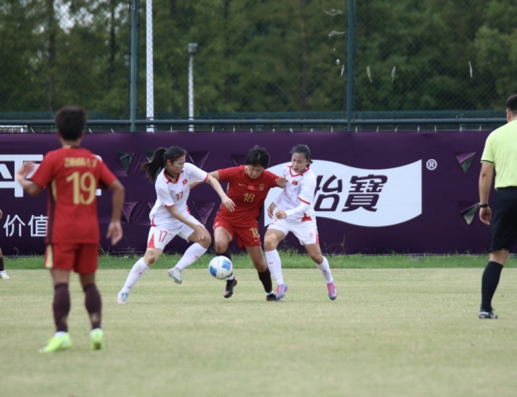 友谊赛-中国女足3-0越南女足,张睿、张琳艳、乌日古木拉破门 友谊赛-中国女足3-0越南女足,张睿、张琳艳、乌日古木拉破门