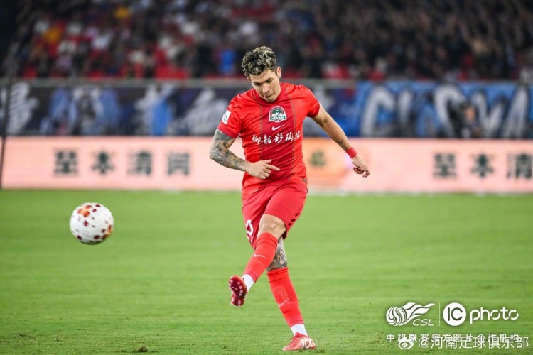 河南俱乐部彩陶坊1-1武汉三镇 古斯塔沃头球绝平 河南俱乐部彩陶坊1-1武汉三镇 古斯塔沃头球绝平