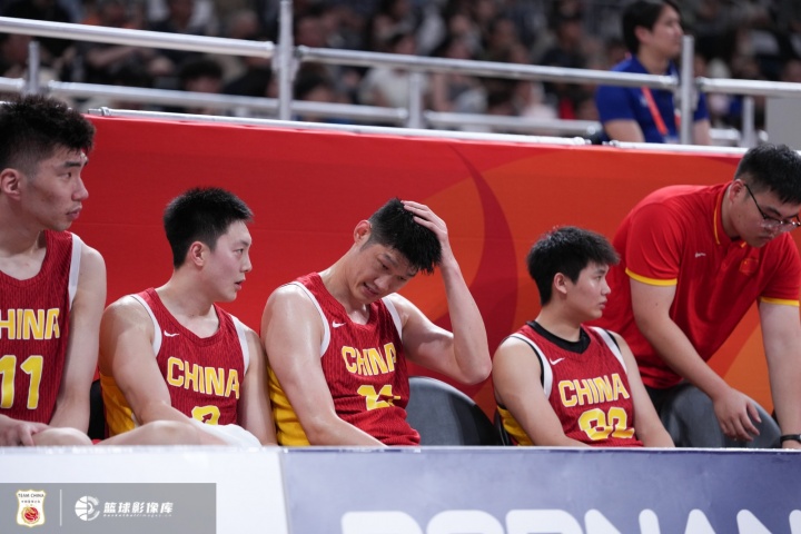 中国男篮本场比赛的整体表现不佳 从始至终都处于比分落后的局面 中国男篮本场比赛的整体表现不佳 从始至终都处于比分落后的局面