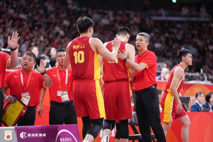 解说:派什么级别球队去参赛 并不是中国篮协能够单方面决定的
