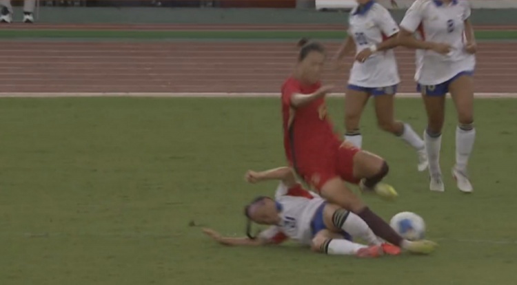 半场-中国女足2-0菲律宾女足 王妍雯双响张睿献助攻张琳艳伤退 半场-中国女足2-0菲律宾女足 王妍雯双响张睿献助攻张琳艳伤退