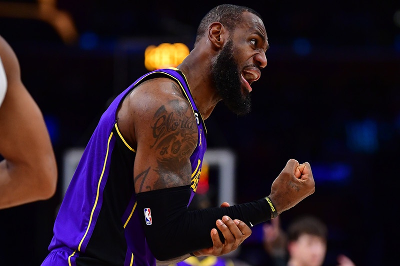 阿里纳斯：老詹能帮队友压下所有丑闻 他在湖人时没人说东契奇胖