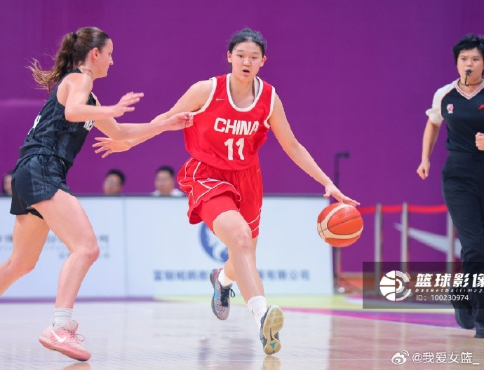 孙晗昀领衔 U17三人女篮武汉备战青奥会 孙晗昀领衔 U17三人女篮武汉备战青奥会